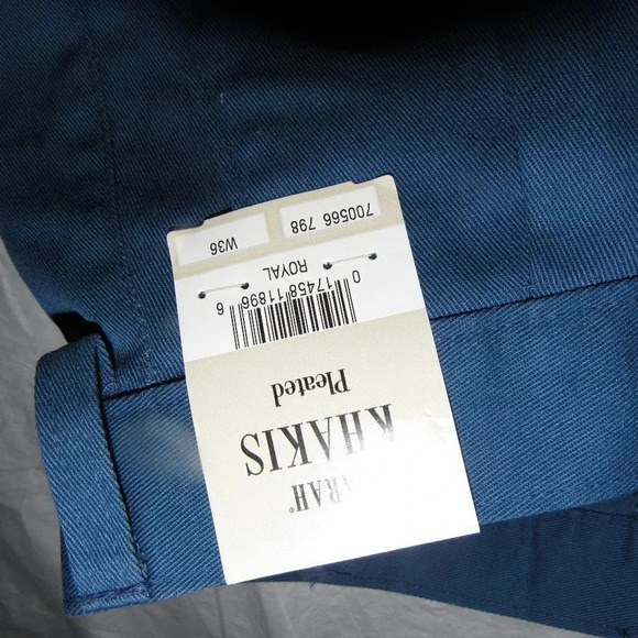 NWT FARAH Khakis Pleated Wrinkle Free Shorts  W36 - Picture 6 of 6